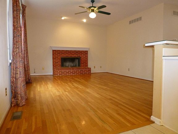 5th image of 3780 Broadmoor Dr