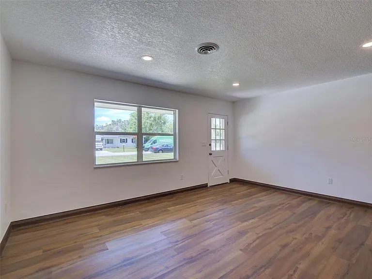 305 Sunset Dr — Photo 10