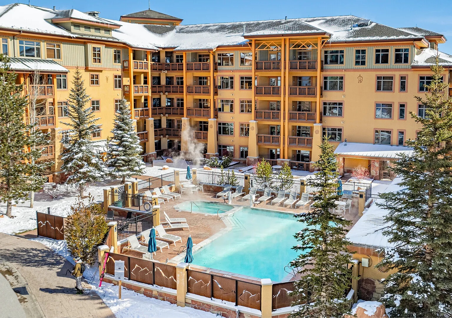 Unequalled Ski in Out Location Next to Gondola, Superior Hotel Room, — Photo 2