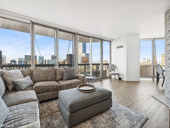 4th image of 222 N Columbus Dr APT 4801