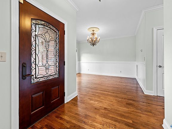 4th image of 155 Lincarrie Ln