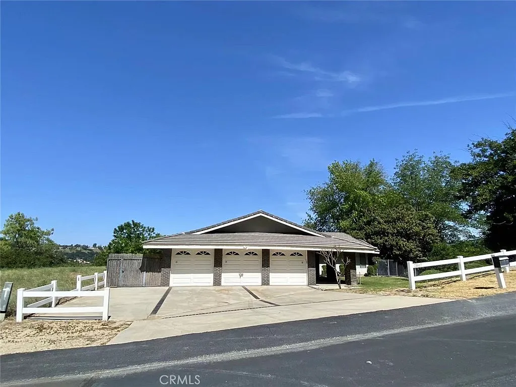 4 bed, 2248 sqft, $3,950 — Photo 1