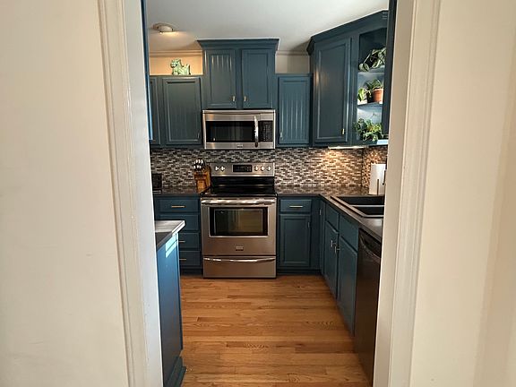 3rd image of 527 Hawthorne Ln Unit 7