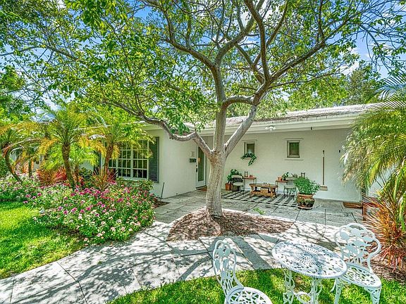 3rd image of 208 Beverly Dr