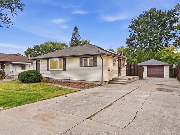 5th image of 2733 Lloyd George Blvd