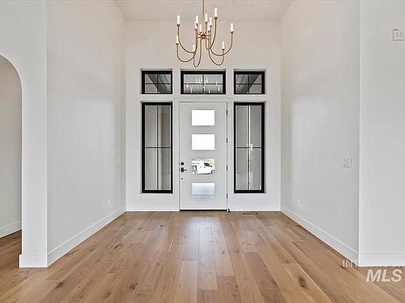 5th image of 873 Watkins St
