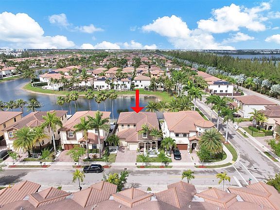 5th image of 8910 NW 98th Ct