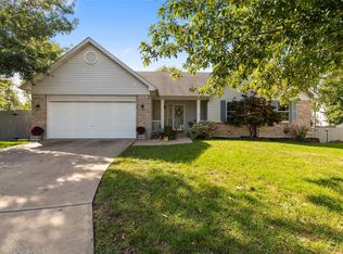 11 Summer Pointe Ct, O'Fallon, MO 63366