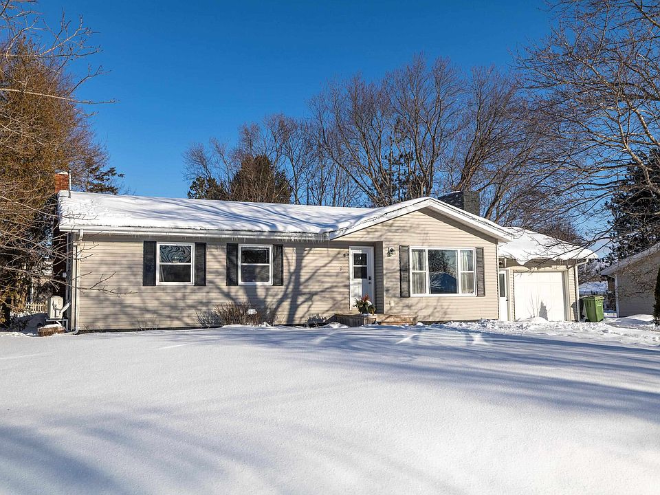 1st image of 9 Eliot Dr