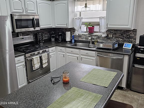 3rd image of 40142 W THORNBERRY Lane
