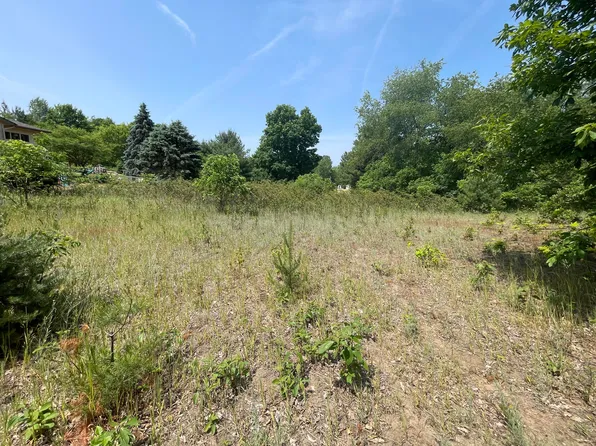 5359 Division Ave NW, Comstock Park, MI 49321