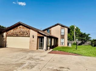 1005 Sherwood Rd, Clinton, OK 73601