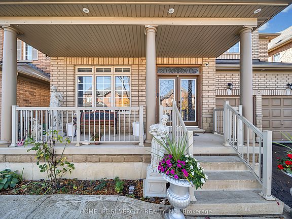 3rd image of 70 Appleaire Cres