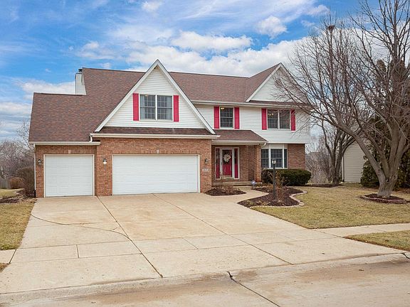 2nd image of 2898 Summertree Ave