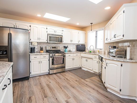 5th image of 8380 Dunmore Dr
