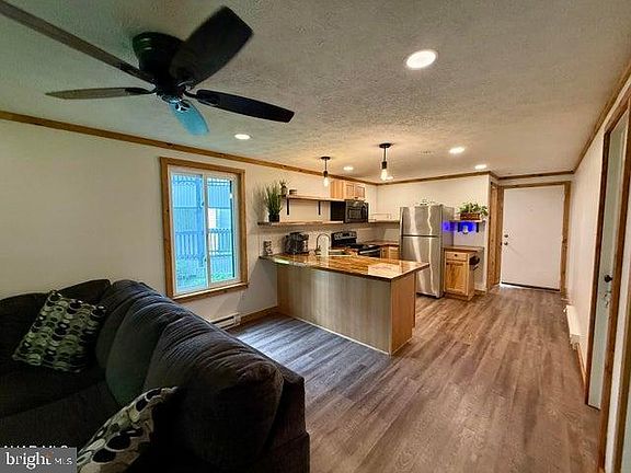 3rd image of 143 E Valley Point Ln #1128