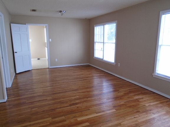 2nd image of 1802 Marshall St