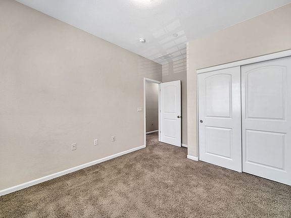 4th image of 600 Old Oak Ln Unit 4
