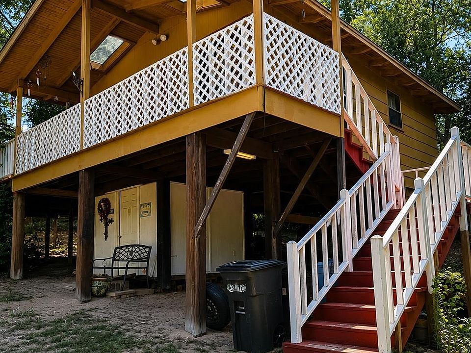 2nd image of 304 Lakeview Dr