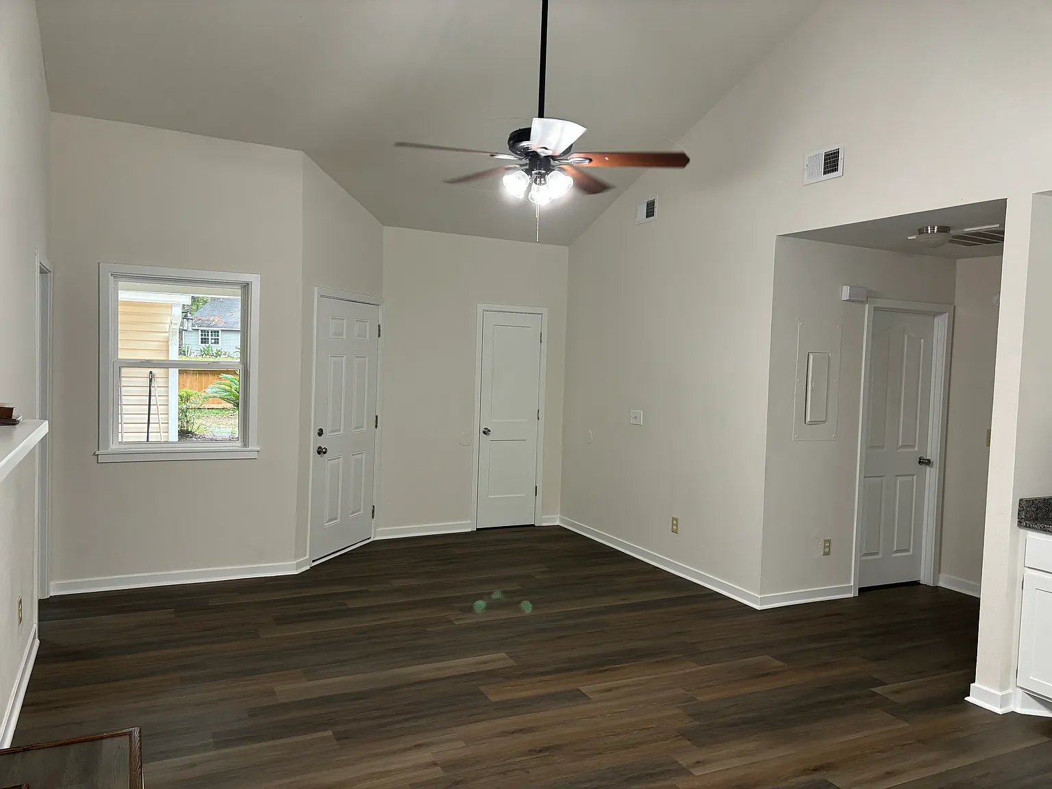 112 Hedge Way — Photo 4