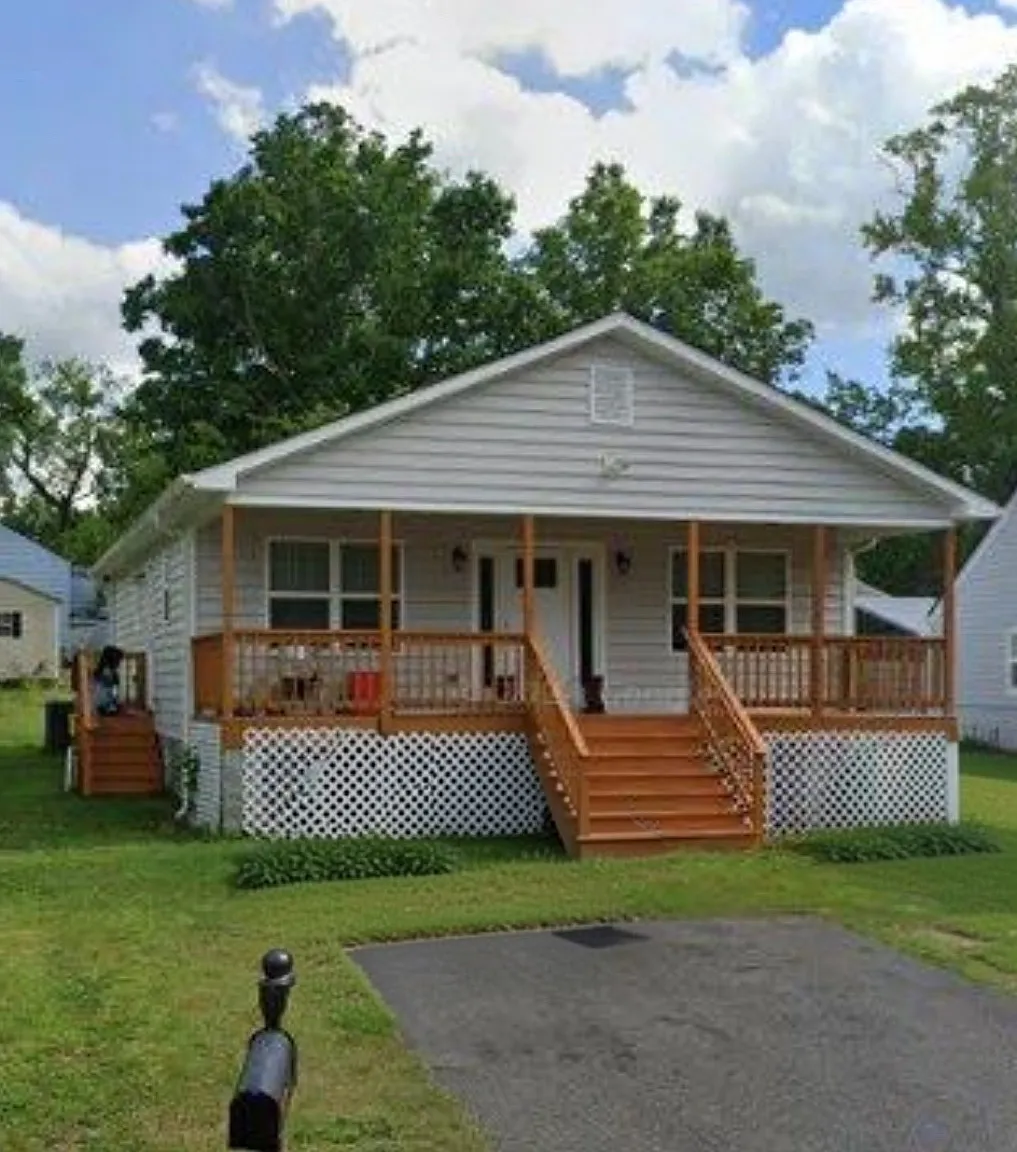 3 bed, 1100 sqft, $1,600 — Photo 1