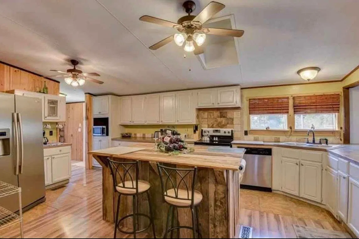 1 bed, 2700 sqft, $900 — Photo 2
