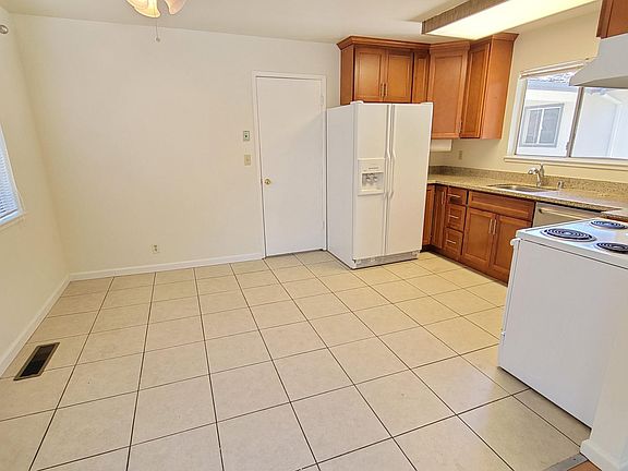 Eat-In Kitchen