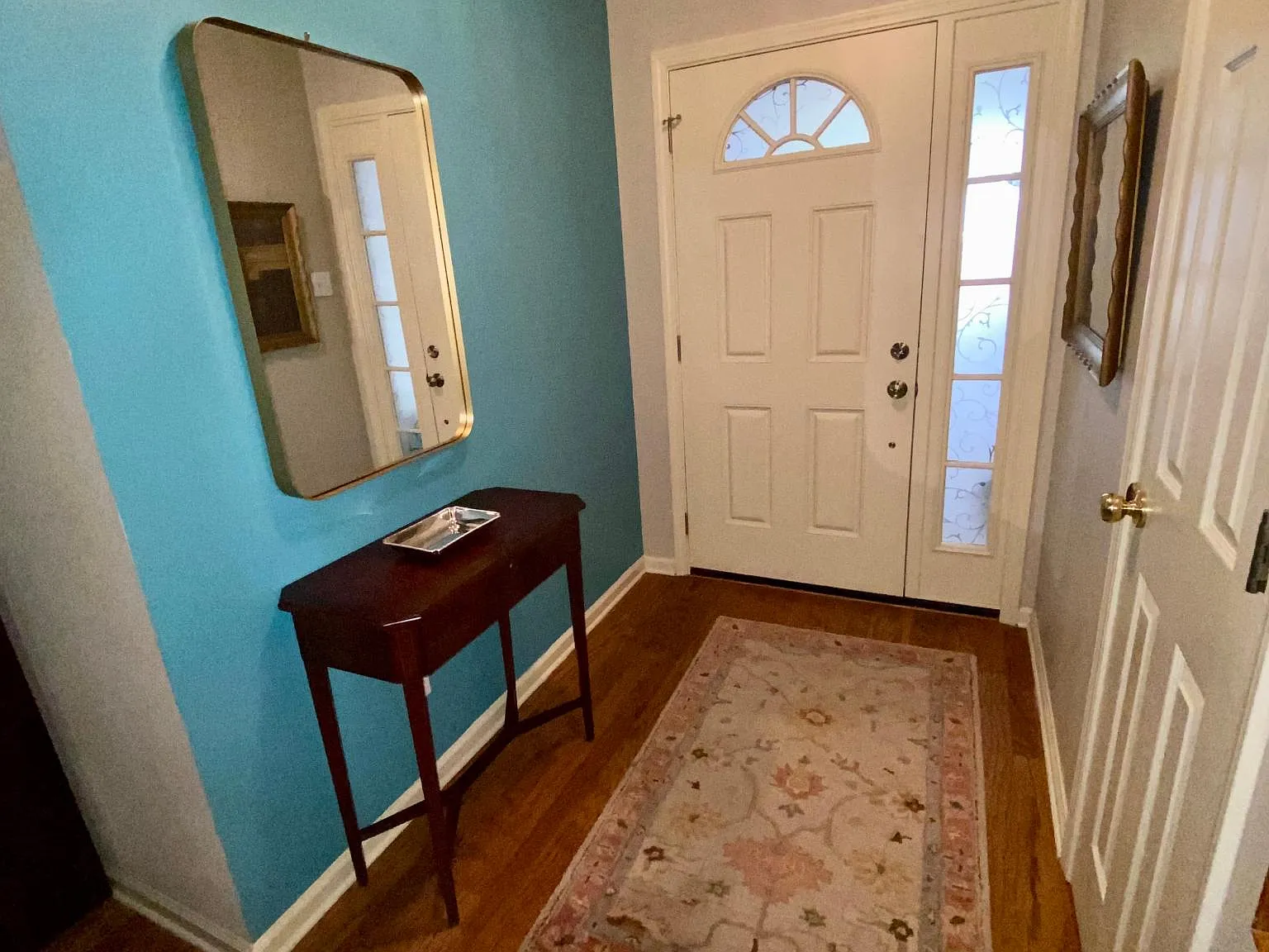 1918 Cherrybend Dr — Photo 2