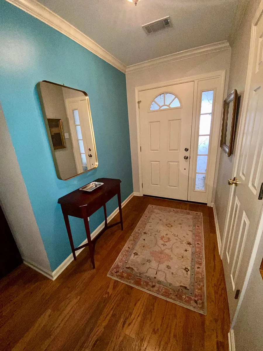 Front door foyer with coat closet - 1918 Cherrybend Dr