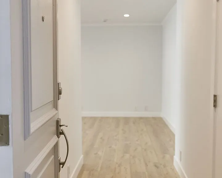 324 N Oakhurst Dr — Photo 3