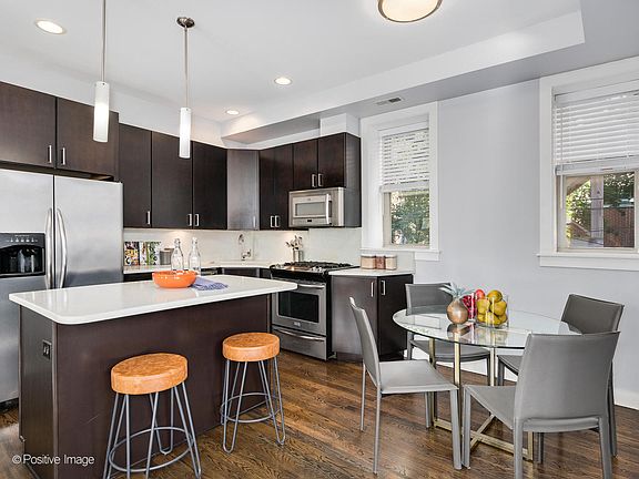 3rd image of 1927 N Honore St APT 2B