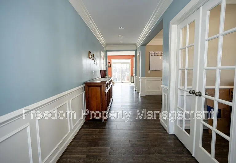 2425 Morgans Point Dr — Photo 3