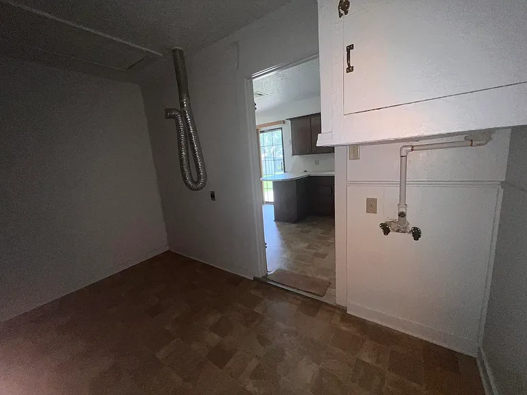 709 SW 49th St — Photo 15