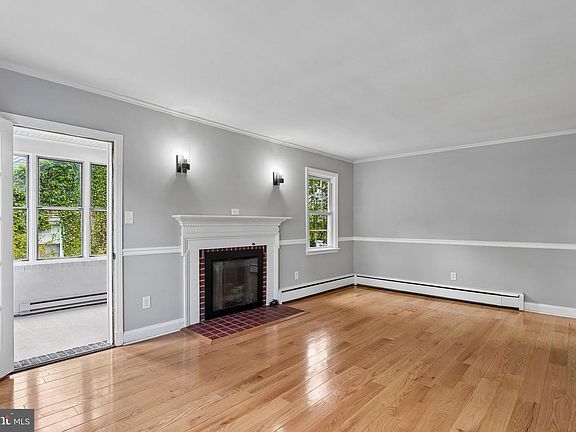 4th image of 527 Forest View Rd