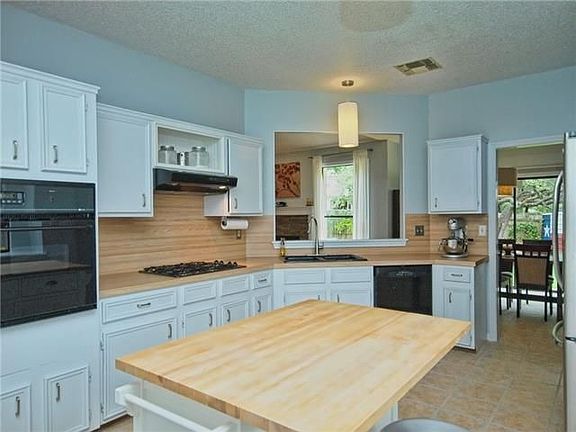 3rd image of 1615 Garnaas Dr
