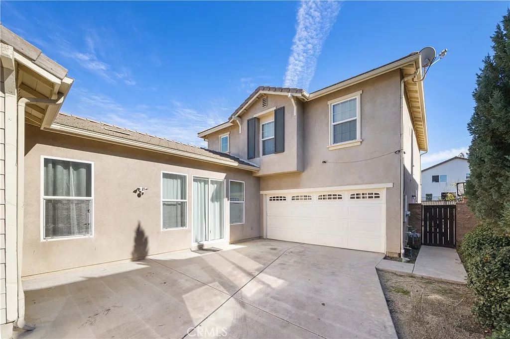 3 bed, 2.5 bath, 2280 sqft, $3,900 — Photo 2