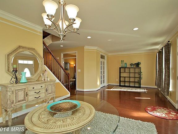 3rd image of 1007 Pickett St