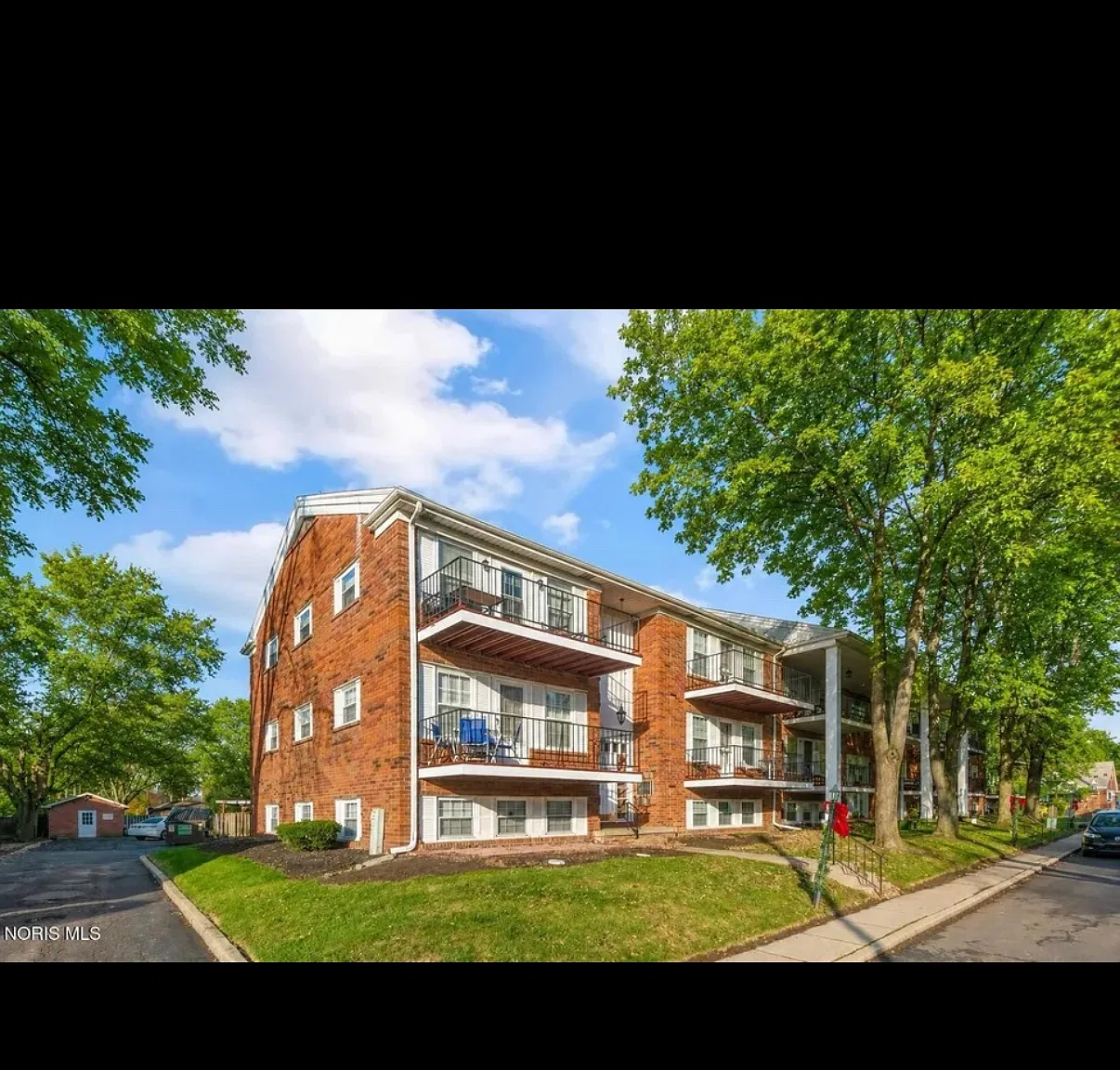 2 bed, 972 sqft, $1,050 — Photo 1