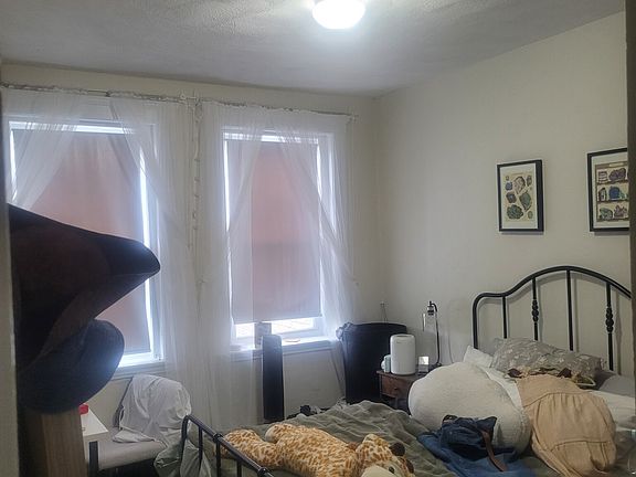 2nd image of 15 Egremont Rd #21