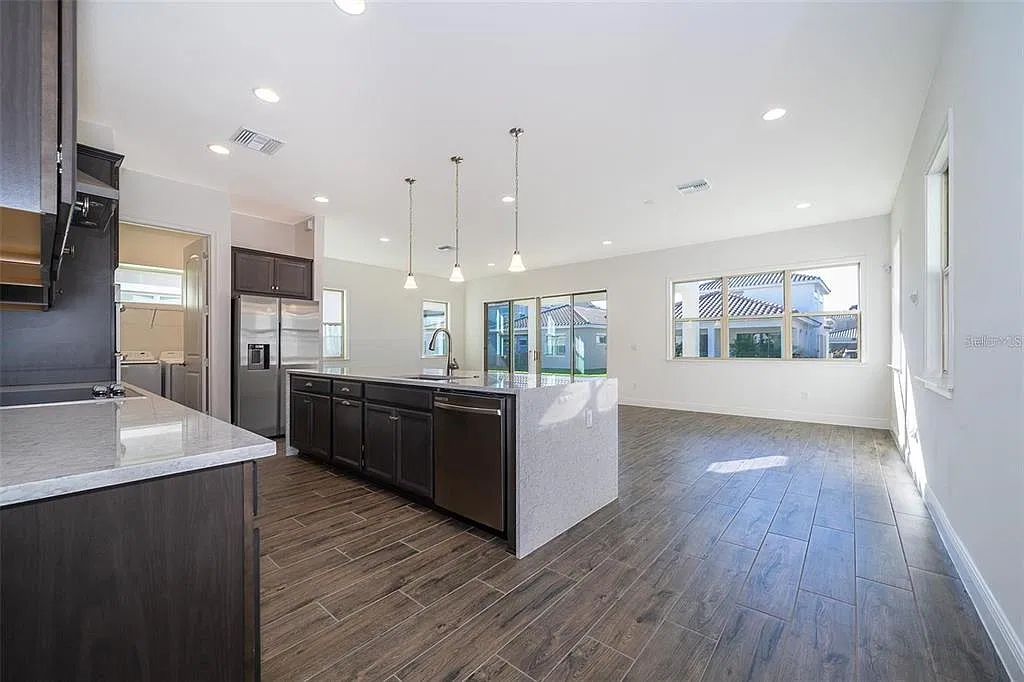 3 bed, 3.0 bath, 2175 sqft, $3,300 — Photo 3
