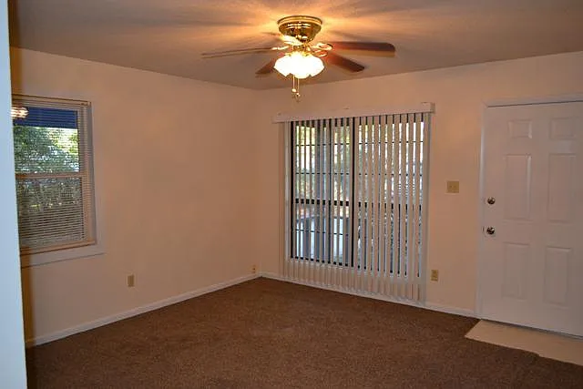 1010 Pineland Ave — Photo 3