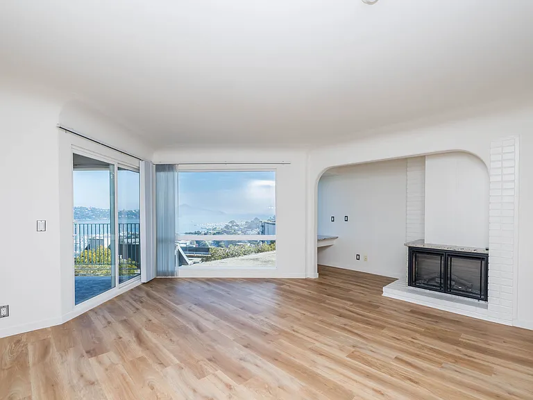 Sausalito Towers — Photo 35