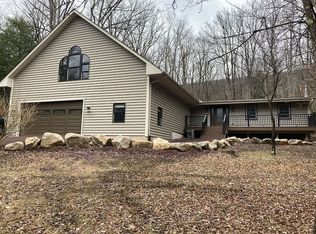 186 Great Oaks Dr, Nesquehoning, PA 18240