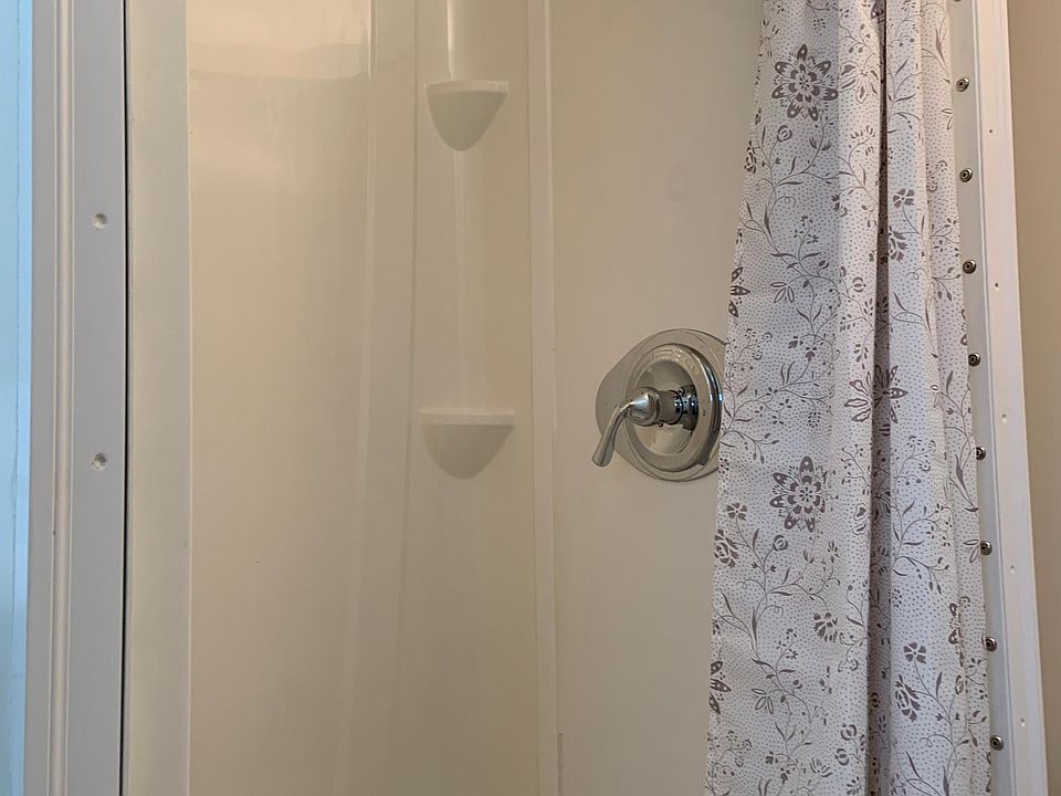 1448B MIDDLETOWN GROUND FLOOR WITH SHOWER, WASHER/DRYER & TOILET JUST OFF OF KITCHEN.