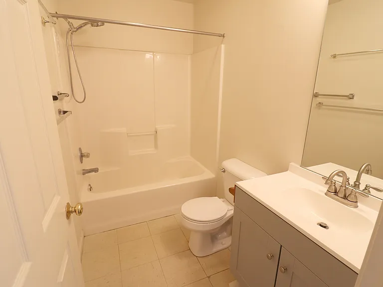 812 W Main St #4 — Photo 12