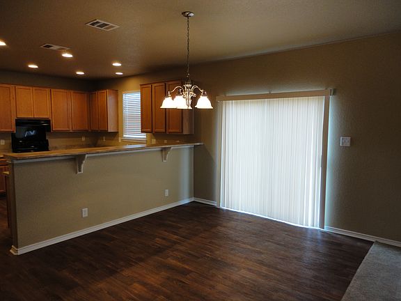 4th image of 450 Apricot Dr
