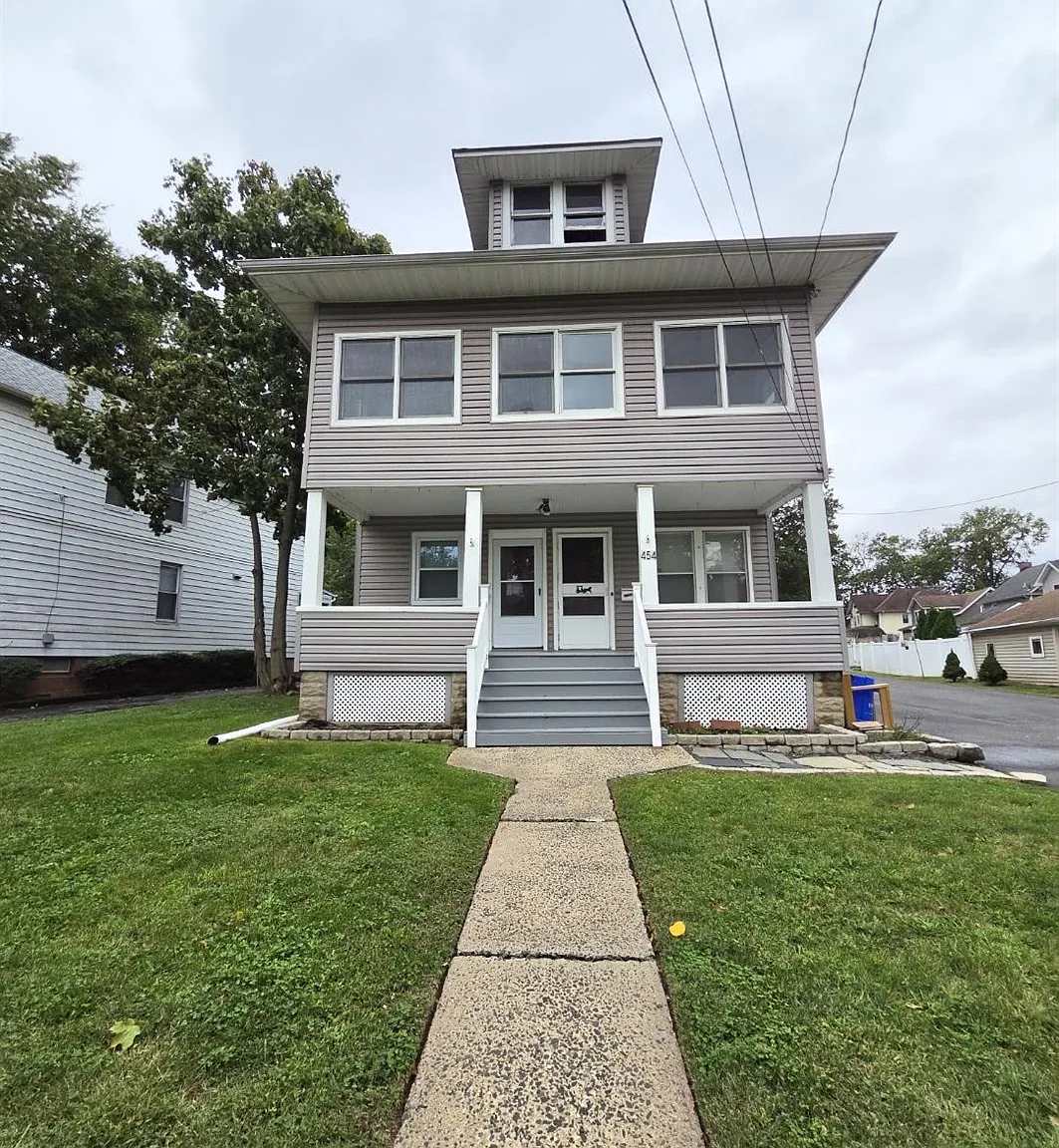 3 bed, 1.0 bath, $3,300 — Photo 1