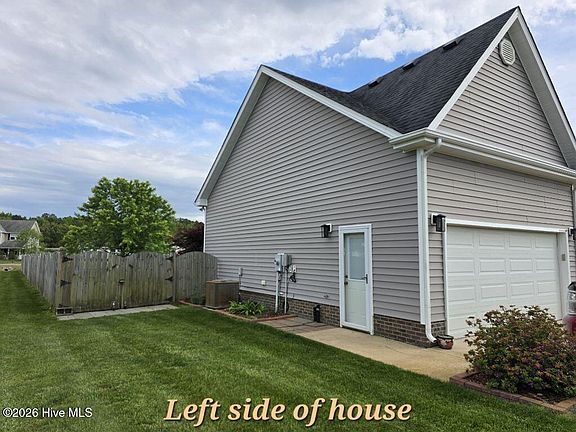 3rd image of 112 Bay Leaf Drive