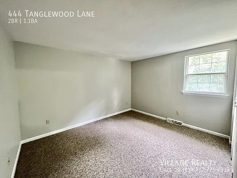 444 Tanglewood Ln — Photo 6