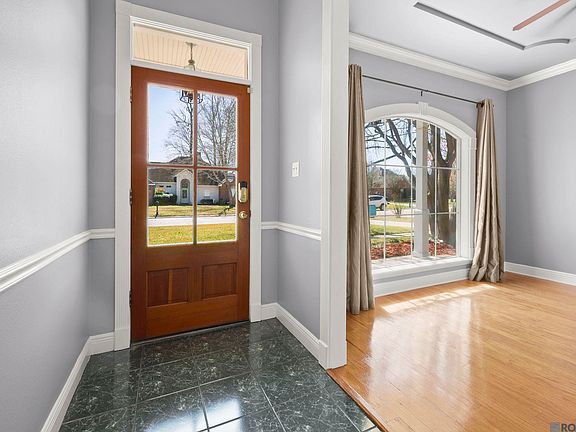 3rd image of 1469 Basswood Dr